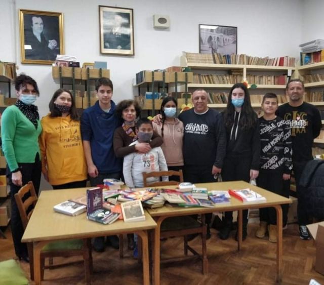 Više od 500 knjiga za školu u Beloj Palanci - fotografija 1