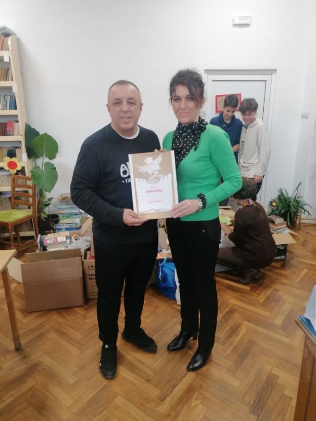 Više od 500 knjiga za školu u Beloj Palanci - fotografija 3